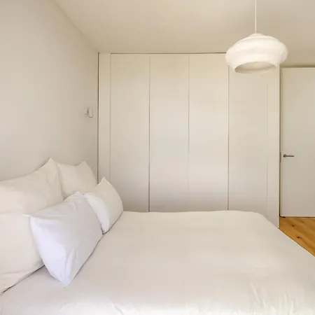 Modern & Bright With Pool By Homing Ericeira