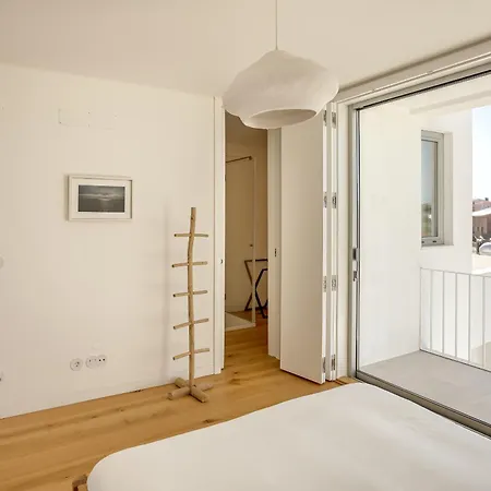 Modern & Bright With Pool By Homing Ericeira