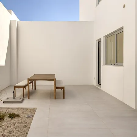 Modern & Bright With Pool By Homing *