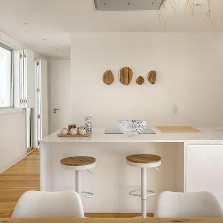 Villa Modern & Bright With Pool By Homing *