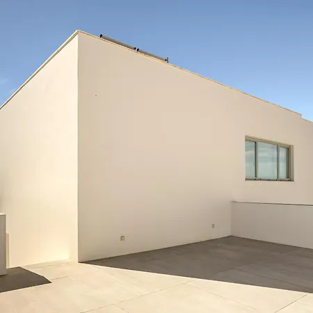 Villa Modern & Bright With Pool By Homing *