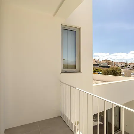 Modern & Bright With Pool By Homing Ericeira