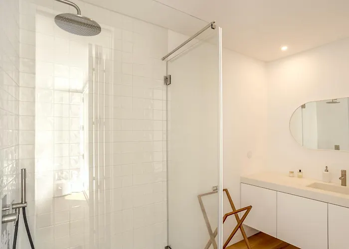 Modern & Bright With Pool By Homing ヴィラ エリセイラ